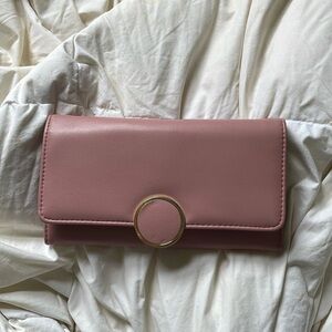 Pink full wallet, barely used, perfect for everyday use